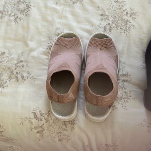 Back strap open toe shoe in light pink